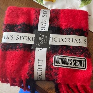 Victoria’s Secret winter scarf 🧣